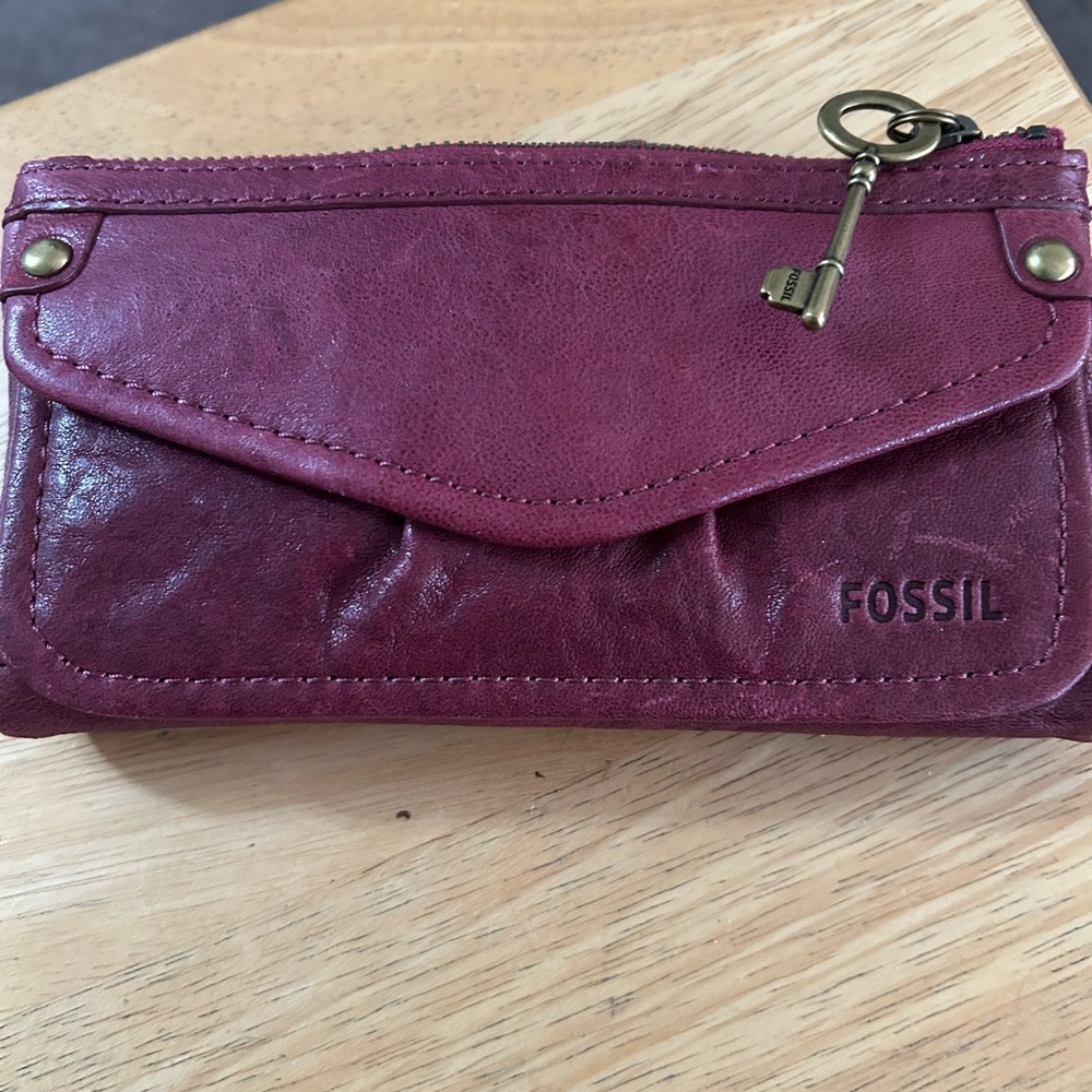 Fossil Women's Burgundy Leather Wallet